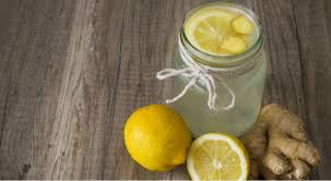 Jus de citron avec gingembre